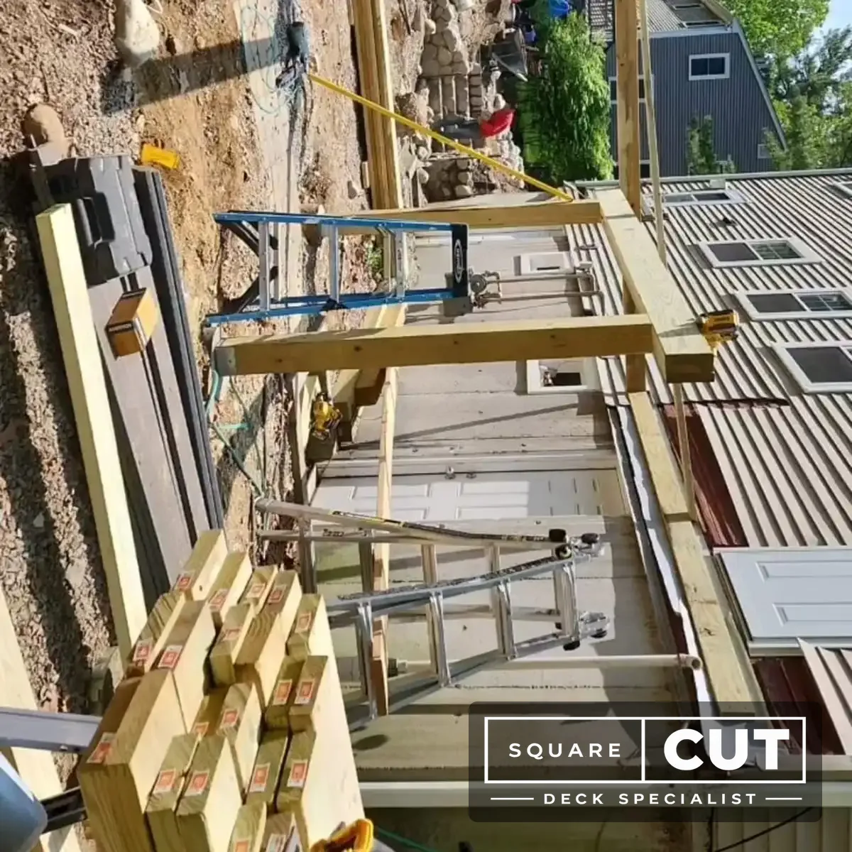 Aluminum railing corner detail